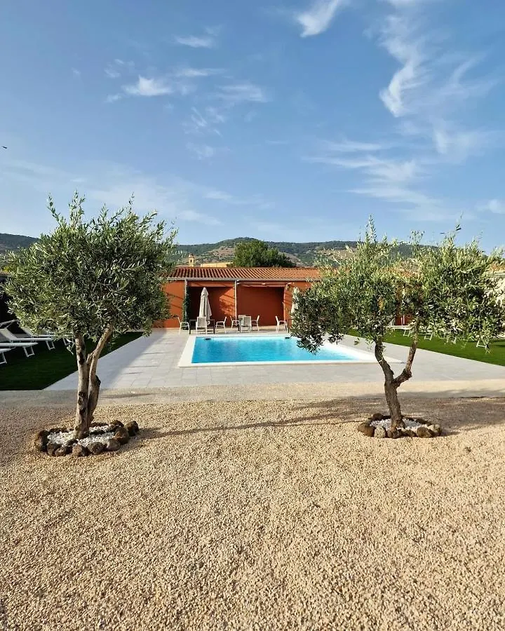 Bisus De Jara Hotel Tuili 0*,  Italy